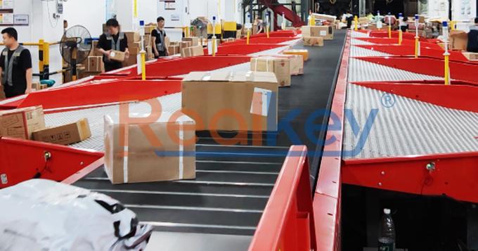 เครื่องคัดแยกสายพานแคบ in operation at warehouse facility