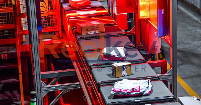 Realkey مرتب کننده کمربند متقاطع system in operation showing multiple carts on track
