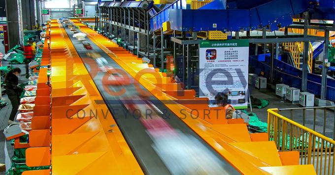 Realkey مرتب کننده کمربند متقاطع in operation within warehouse environment